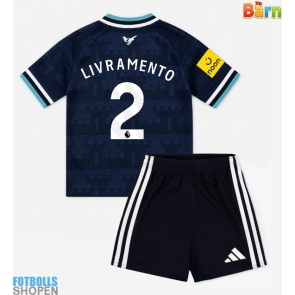 Billiga Newcastle United Tino Livramento #2 Bortatröja Barn 2026-27 Kortärmad (+ Korta byxor)